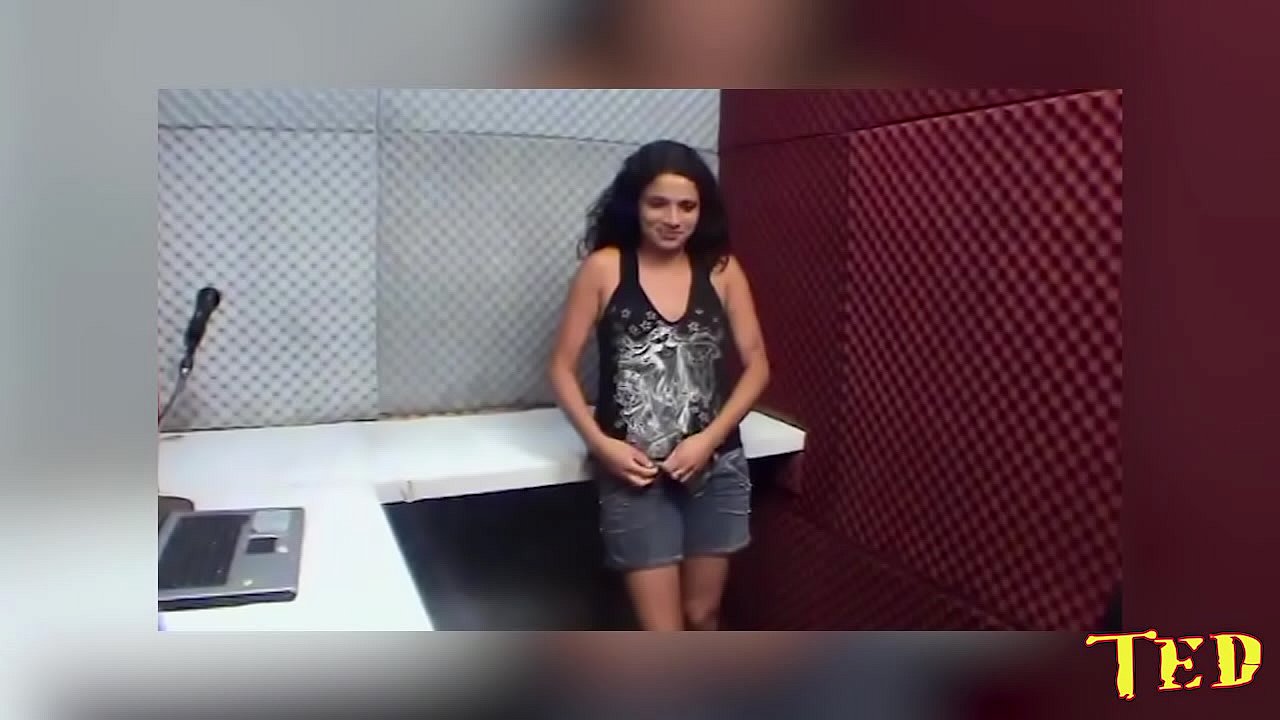 Novinha Da Roça Já Chegou Na Cidade Grande Dando O Cu E A Buceta - Metelão